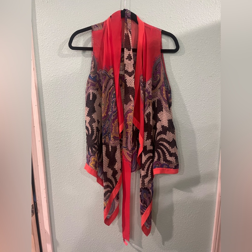 Chic Women's Red and Black Paisley Top